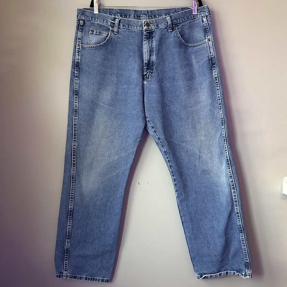 Wrangler Rugged Wear Jeans Mens 40x30 Light Wash Straight Leg Regular Fit Denim